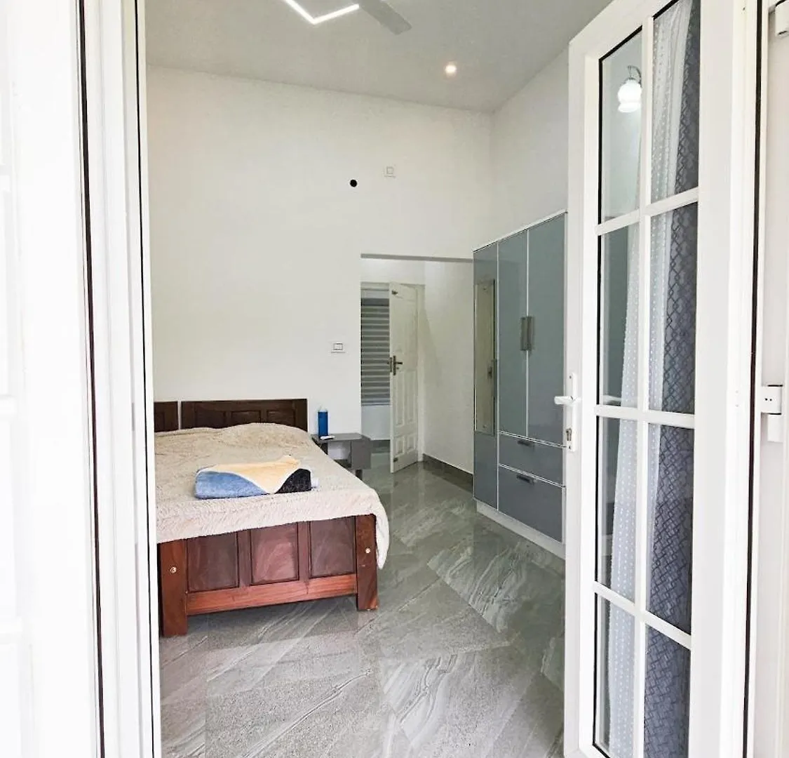 Uthuppan'S Bedroom With The Waterfall View Udumbanshola